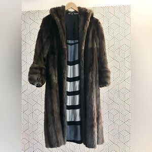 🌟VINTAGE✨1960’s era Eaton Fur Salon Luxurious Fur Coat in Mint Condition!